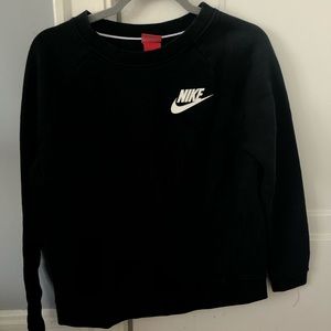 Black nike cruneck